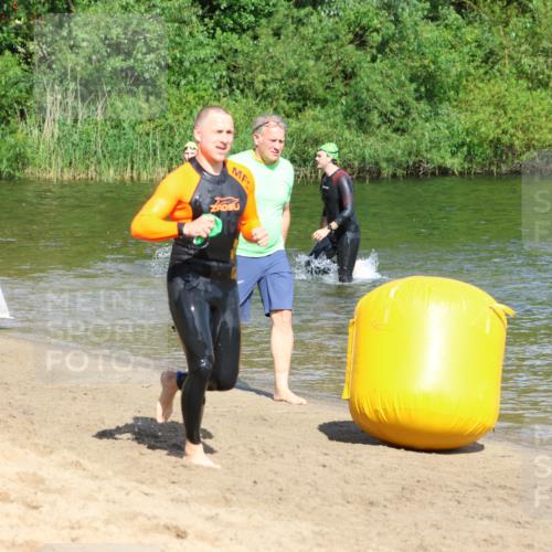 16.06.2024 - 26. Vierlanden-Triathlon Strokosch-Dieckow http://msf.ph/oto/6293179 16.06.2024 09:37:32 Schwimmen 32, 39, 41, 45, 170, 32, 39, 41, 45, 170 meine-sportfotos.de