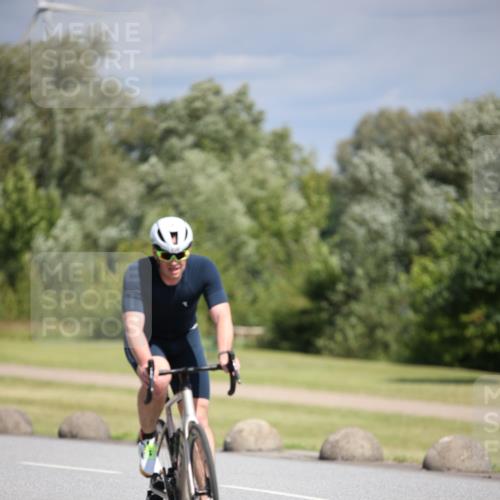 16.06.2024 - 26. Vierlanden-Triathlon Jannik Wohlers http://msf.ph/oto/6293200 16.06.2024 11:36:14 Radfahren 57, 168, 197, 205, 290, 305 meine-sportfotos.de