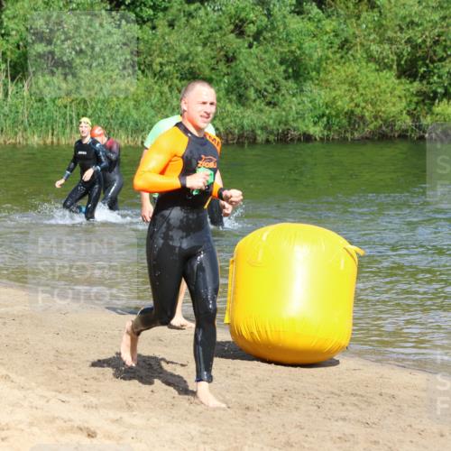 16.06.2024 - 26. Vierlanden-Triathlon Strokosch-Dieckow http://msf.ph/oto/6293201 16.06.2024 09:37:33 Schwimmen 32, 39, 41, 45, 170, 32, 39, 41, 45, 170 meine-sportfotos.de