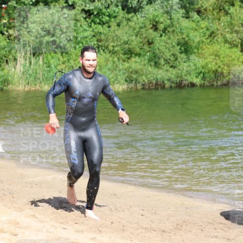 16.06.2024 - 26. Vierlanden-Triathlon Strokosch-Dieckow http://msf.ph/oto/6293306 16.06.2024 09:37:36 Schwimmen 18, 32, 39, 41, 45, 170, 18, 32, 39, 41, 45, 170 meine-sportfotos.de