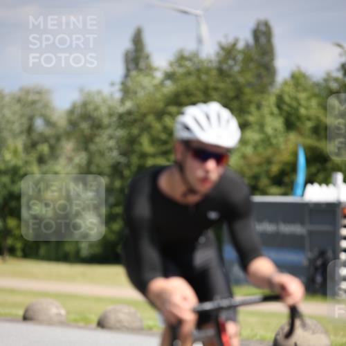 16.06.2024 - 26. Vierlanden-Triathlon Jannik Wohlers http://msf.ph/oto/6293423 16.06.2024 11:36:25 Radfahren 29, 52, 192, 212, 239, 275, 282, 301, 304, 402 meine-sportfotos.de