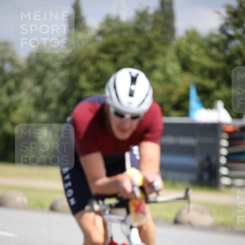 16.06.2024 - 26. Vierlanden-Triathlon Jannik Wohlers http://msf.ph/oto/6293576 16.06.2024 11:36:36 Radfahren 92, 198, 241, 450, 574 meine-sportfotos.de