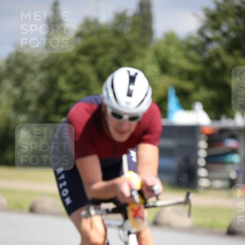 16.06.2024 - 26. Vierlanden-Triathlon Jannik Wohlers http://msf.ph/oto/6293581 16.06.2024 11:36:36 Radfahren 92, 198, 241, 450, 574 meine-sportfotos.de