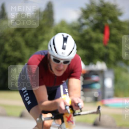 16.06.2024 - 26. Vierlanden-Triathlon Jannik Wohlers http://msf.ph/oto/6293589 16.06.2024 11:36:37 Radfahren 92, 198, 241, 450 meine-sportfotos.de