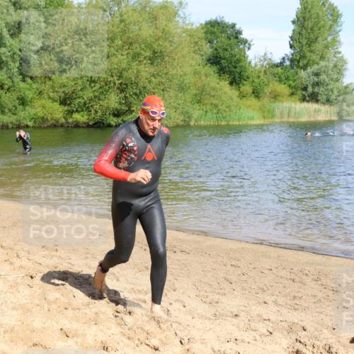 16.06.2024 - 26. Vierlanden-Triathlon Strokosch-Dieckow http://msf.ph/oto/6294044 16.06.2024 09:38:15 Schwimmen 7, 8, 9, 20, 24, 53, 71, 7, 8, 9, 20, 24, 53, 71 meine-sportfotos.de