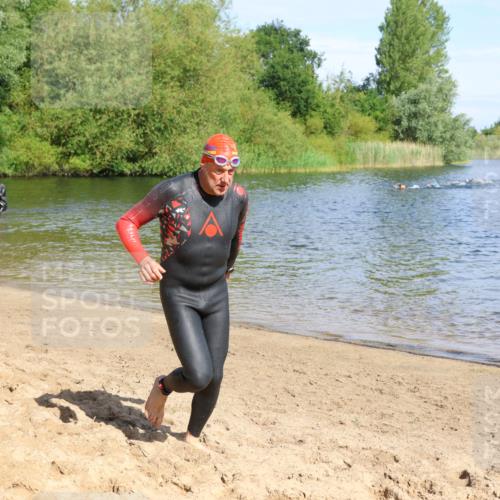 16.06.2024 - 26. Vierlanden-Triathlon Strokosch-Dieckow http://msf.ph/oto/6294058 16.06.2024 09:38:15 Schwimmen 7, 8, 9, 20, 24, 53, 71, 7, 8, 9, 20, 24, 53, 71 meine-sportfotos.de