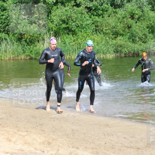 16.06.2024 - 26. Vierlanden-Triathlon Strokosch-Dieckow http://msf.ph/oto/6294740 16.06.2024 09:39:02 Schwimmen 26, 30, 69, 83, 90, 26, 30, 69, 83, 90 meine-sportfotos.de