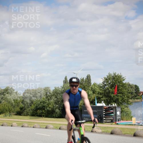 16.06.2024 - 26. Vierlanden-Triathlon Jannik Wohlers http://msf.ph/oto/6295036 16.06.2024 11:37:04 Radfahren 40, 113, 131, 173, 231, 250, 262 meine-sportfotos.de