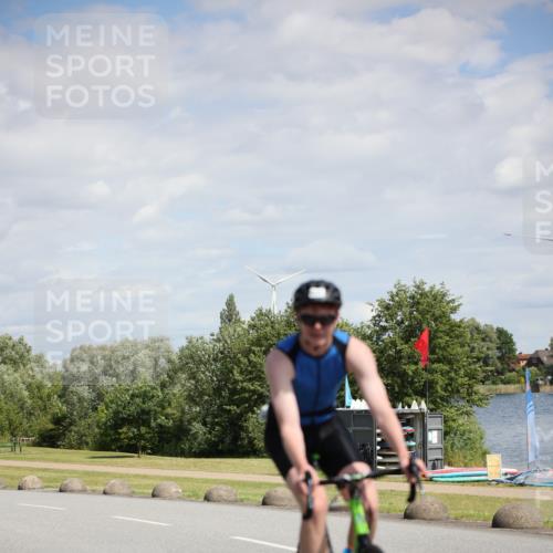 16.06.2024 - 26. Vierlanden-Triathlon Jannik Wohlers http://msf.ph/oto/6295048 16.06.2024 11:37:04 Radfahren 40, 113, 131, 173, 231, 250, 262 meine-sportfotos.de