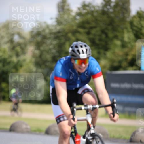 16.06.2024 - 26. Vierlanden-Triathlon Jannik Wohlers http://msf.ph/oto/6295245 16.06.2024 11:37:23 Radfahren 6, 50, 133, 233, 294, 310, 335, 352 meine-sportfotos.de