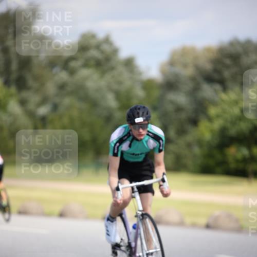 16.06.2024 - 26. Vierlanden-Triathlon Jannik Wohlers http://msf.ph/oto/6295926 16.06.2024 11:37:36 Radfahren 8, 193, 206, 223, 265, 273, 326, 333, 535 meine-sportfotos.de