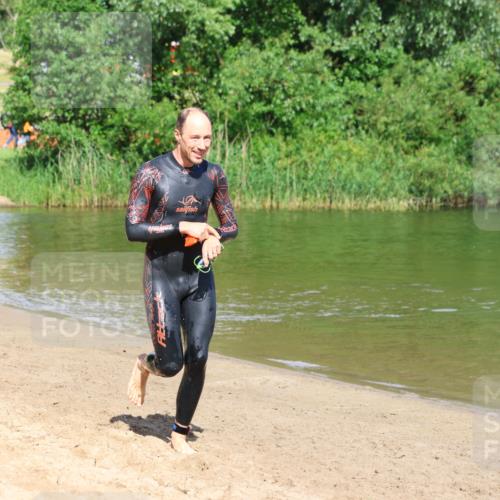 16.06.2024 - 26. Vierlanden-Triathlon Strokosch-Dieckow http://msf.ph/oto/6296015 16.06.2024 09:40:15 Schwimmen 1, 1 meine-sportfotos.de