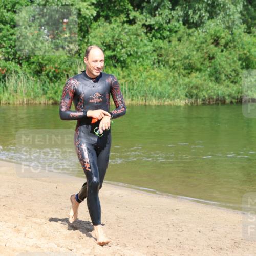 16.06.2024 - 26. Vierlanden-Triathlon Strokosch-Dieckow http://msf.ph/oto/6296064 16.06.2024 09:40:15 Schwimmen 1, 1 meine-sportfotos.de