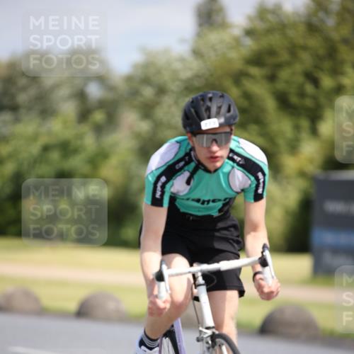 16.06.2024 - 26. Vierlanden-Triathlon Jannik Wohlers http://msf.ph/oto/6296085 16.06.2024 11:37:37 Radfahren 8, 120, 193, 206, 223, 273, 333, 535 meine-sportfotos.de