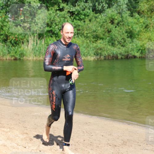 16.06.2024 - 26. Vierlanden-Triathlon Strokosch-Dieckow http://msf.ph/oto/6296130 16.06.2024 09:40:16 Schwimmen 1, 1 meine-sportfotos.de