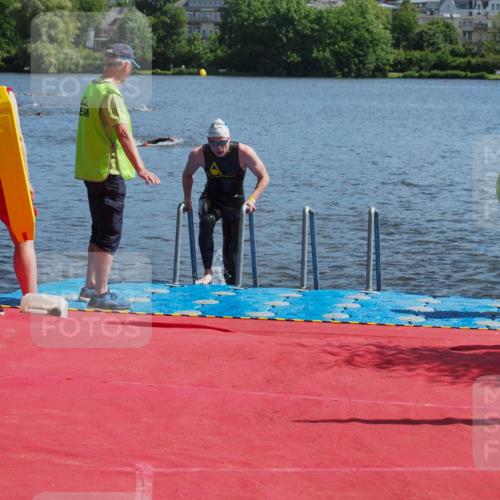 16.06.2024 - 7 Türme Triathlon KatJ http://msf.ph/oto/6296242 16.06.2024 11:09:19 Schwimmen 202 meine-sportfotos.de