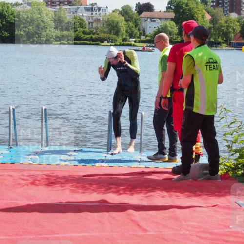 16.06.2024 - 7 Türme Triathlon KatJ http://msf.ph/oto/6296253 16.06.2024 11:09:20 Schwimmen 202 meine-sportfotos.de