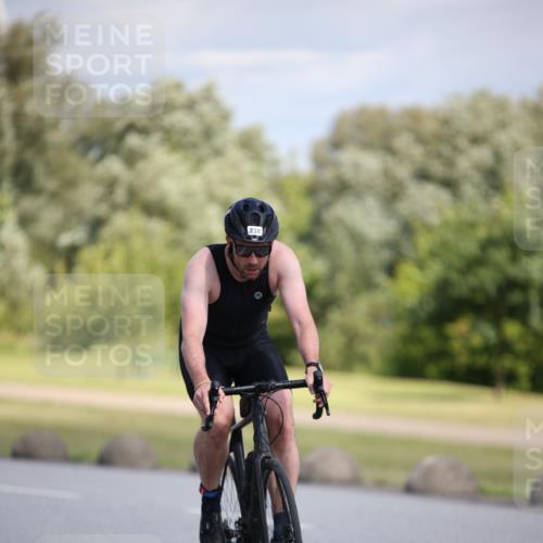 16.06.2024 - 26. Vierlanden-Triathlon Jannik Wohlers http://msf.ph/oto/6296283 16.06.2024 11:37:48 Radfahren 230, 257, 293, 406 meine-sportfotos.de
