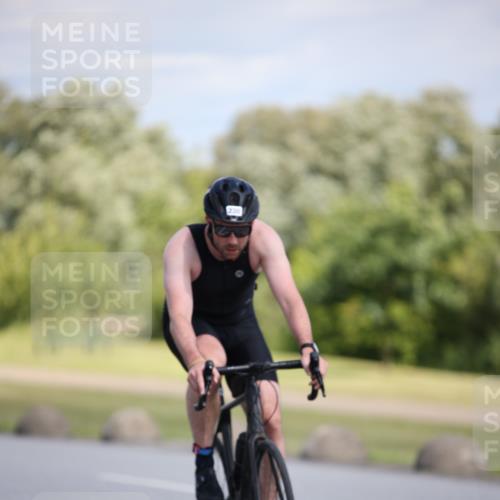16.06.2024 - 26. Vierlanden-Triathlon Jannik Wohlers http://msf.ph/oto/6296409 16.06.2024 11:37:49 Radfahren 230, 293, 406 meine-sportfotos.de