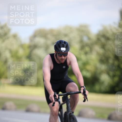 16.06.2024 - 26. Vierlanden-Triathlon Jannik Wohlers http://msf.ph/oto/6296542 16.06.2024 11:37:49 Radfahren 230, 293, 406 meine-sportfotos.de