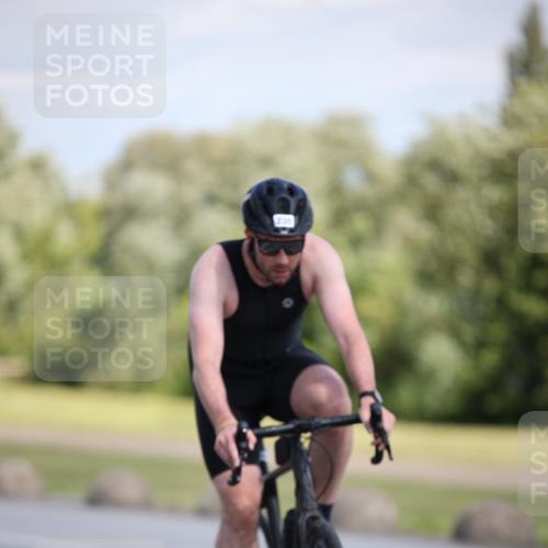 16.06.2024 - 26. Vierlanden-Triathlon Jannik Wohlers http://msf.ph/oto/6296546 16.06.2024 11:37:49 Radfahren 230, 293, 406 meine-sportfotos.de