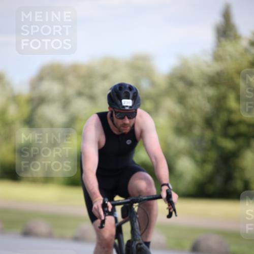 16.06.2024 - 26. Vierlanden-Triathlon Jannik Wohlers http://msf.ph/oto/6296571 16.06.2024 11:37:49 Radfahren 230, 293, 406 meine-sportfotos.de