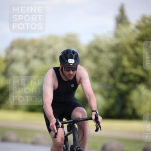 16.06.2024 - 26. Vierlanden-Triathlon Jannik Wohlers http://msf.ph/oto/6296584 16.06.2024 11:37:49 Radfahren 230, 293, 406 meine-sportfotos.de