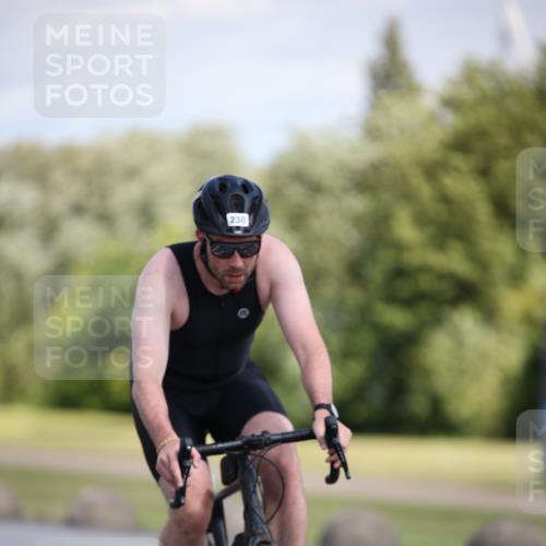 16.06.2024 - 26. Vierlanden-Triathlon Jannik Wohlers http://msf.ph/oto/6296594 16.06.2024 11:37:49 Radfahren 230, 293, 406 meine-sportfotos.de
