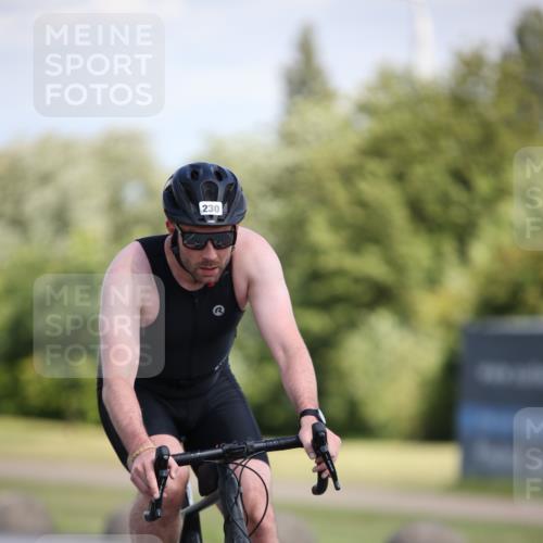 16.06.2024 - 26. Vierlanden-Triathlon Jannik Wohlers http://msf.ph/oto/6296610 16.06.2024 11:37:49 Radfahren 230, 293, 406 meine-sportfotos.de