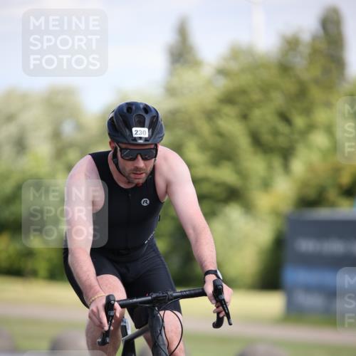 16.06.2024 - 26. Vierlanden-Triathlon Jannik Wohlers http://msf.ph/oto/6296618 16.06.2024 11:37:49 Radfahren 230, 293, 406 meine-sportfotos.de