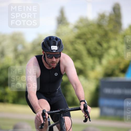 16.06.2024 - 26. Vierlanden-Triathlon Jannik Wohlers http://msf.ph/oto/6296623 16.06.2024 11:37:49 Radfahren 230, 293, 406 meine-sportfotos.de