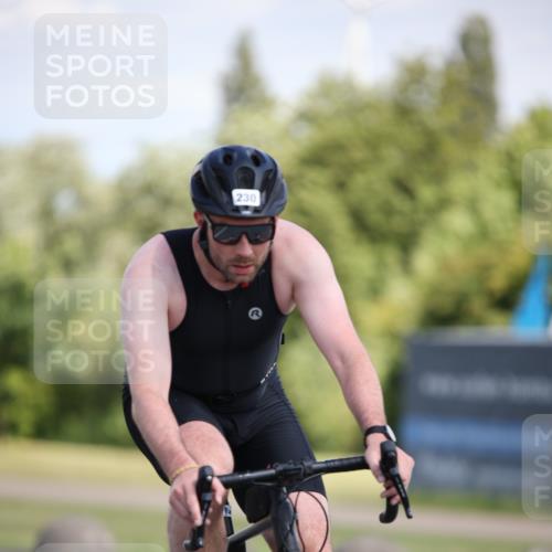 16.06.2024 - 26. Vierlanden-Triathlon Jannik Wohlers http://msf.ph/oto/6296626 16.06.2024 11:37:49 Radfahren 230, 293, 406 meine-sportfotos.de