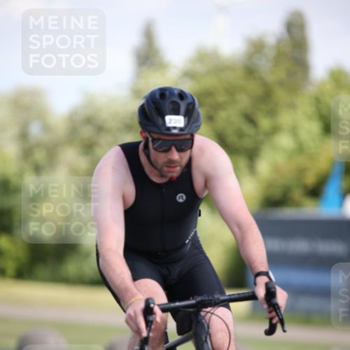 16.06.2024 - 26. Vierlanden-Triathlon Jannik Wohlers http://msf.ph/oto/6296631 16.06.2024 11:37:49 Radfahren 230, 293, 406 meine-sportfotos.de