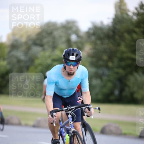 16.06.2024 - 26. Vierlanden-Triathlon Jannik Wohlers http://msf.ph/oto/6296715 16.06.2024 11:37:59 Radfahren 1, 3, 142, 174, 316, 383, 614 meine-sportfotos.de