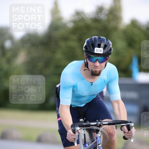 16.06.2024 - 26. Vierlanden-Triathlon Jannik Wohlers http://msf.ph/oto/6296754 16.06.2024 11:37:59 Radfahren 1, 3, 142, 174, 316, 383, 614 meine-sportfotos.de