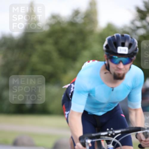 16.06.2024 - 26. Vierlanden-Triathlon Jannik Wohlers http://msf.ph/oto/6296765 16.06.2024 11:37:59 Radfahren 1, 3, 142, 174, 316, 383, 614 meine-sportfotos.de