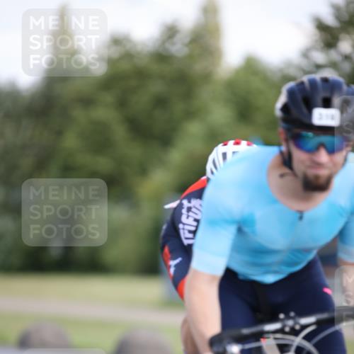16.06.2024 - 26. Vierlanden-Triathlon Jannik Wohlers http://msf.ph/oto/6296770 16.06.2024 11:37:59 Radfahren 1, 3, 142, 174, 316, 383, 614 meine-sportfotos.de
