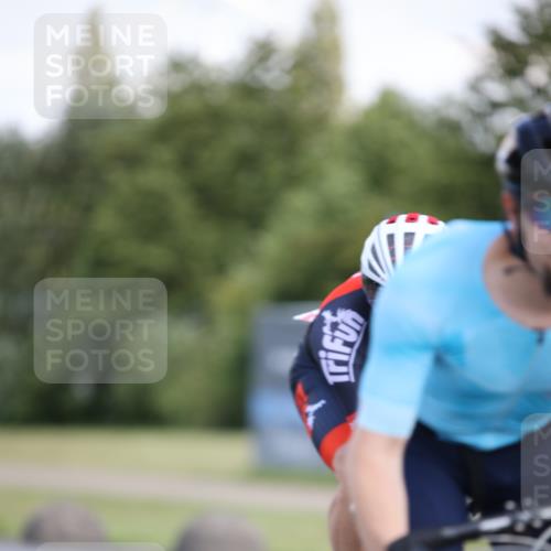 16.06.2024 - 26. Vierlanden-Triathlon Jannik Wohlers http://msf.ph/oto/6296773 16.06.2024 11:37:59 Radfahren 1, 3, 142, 174, 316, 383, 614 meine-sportfotos.de