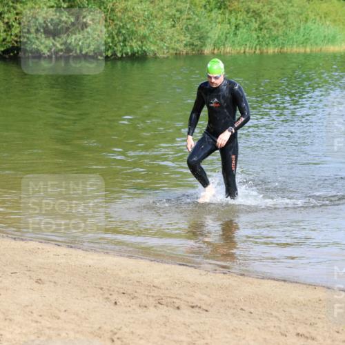 16.06.2024 - 26. Vierlanden-Triathlon Strokosch-Dieckow http://msf.ph/oto/6297110 16.06.2024 09:40:57 Schwimmen 109, 113, 109, 113 meine-sportfotos.de
