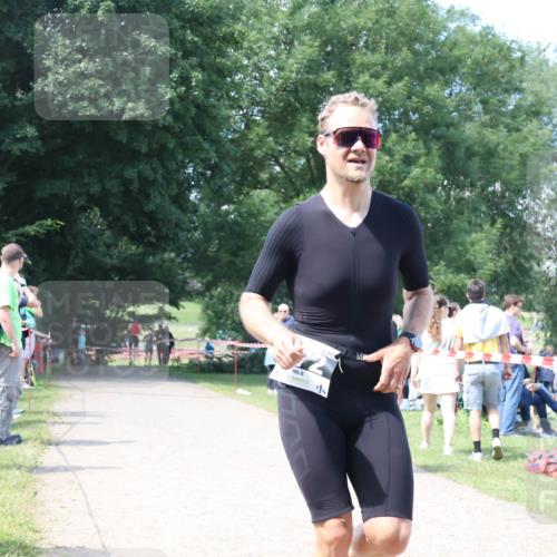 16.06.2024 - 26. Vierlanden-Triathlon Lena Gebhardt http://msf.ph/oto/6297163 16.06.2024 11:47:29 Laufen  meine-sportfotos.de