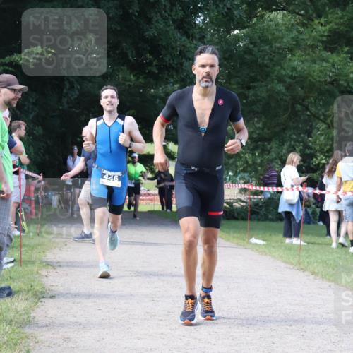 16.06.2024 - 26. Vierlanden-Triathlon Lena Gebhardt http://msf.ph/oto/6297173 16.06.2024 11:47:40 Laufen 927 meine-sportfotos.de
