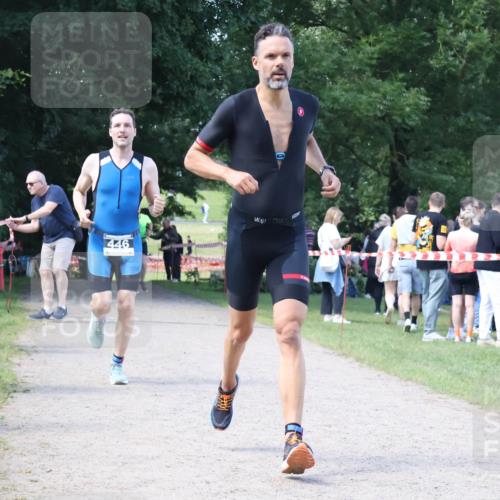 16.06.2024 - 26. Vierlanden-Triathlon Lena Gebhardt http://msf.ph/oto/6297183 16.06.2024 11:47:40 Laufen 921 meine-sportfotos.de
