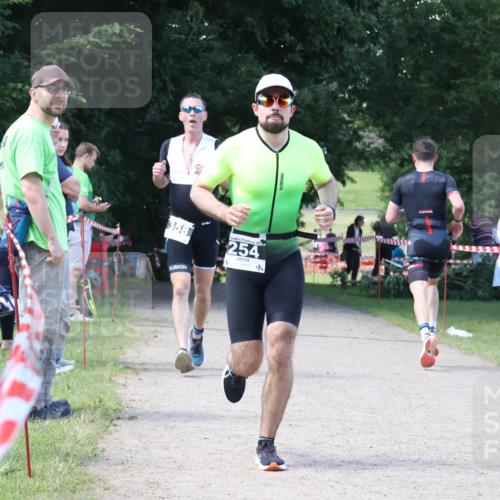 16.06.2024 - 26. Vierlanden-Triathlon Lena Gebhardt http://msf.ph/oto/6297220 16.06.2024 11:47:46 Laufen 358, 202, 254 meine-sportfotos.de