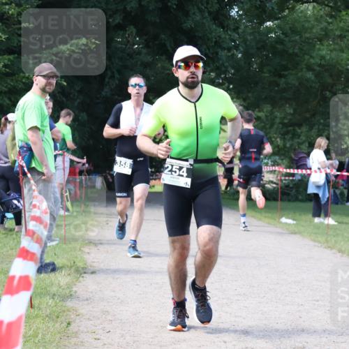 16.06.2024 - 26. Vierlanden-Triathlon Lena Gebhardt http://msf.ph/oto/6297231 16.06.2024 11:47:46 Laufen 358, 254 meine-sportfotos.de
