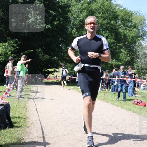 16.06.2024 - 26. Vierlanden-Triathlon Lena Gebhardt http://msf.ph/oto/6297345 16.06.2024 11:48:17 Laufen  meine-sportfotos.de