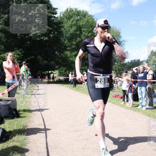 16.06.2024 - 26. Vierlanden-Triathlon Lena Gebhardt http://msf.ph/oto/6297370 16.06.2024 11:48:27 Laufen 20, 288 meine-sportfotos.de
