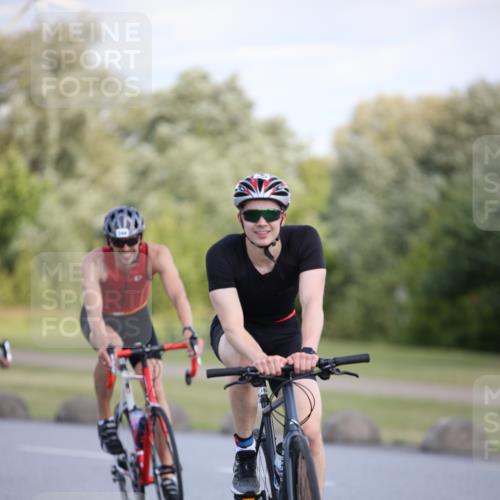 16.06.2024 - 26. Vierlanden-Triathlon Jannik Wohlers http://msf.ph/oto/6297827 16.06.2024 11:38:07 Radfahren 9, 138, 142, 174, 256, 296, 306, 348, 383, 411 meine-sportfotos.de