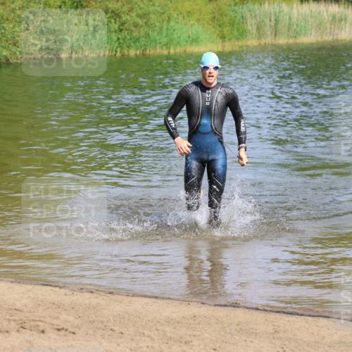 16.06.2024 - 26. Vierlanden-Triathlon Strokosch-Dieckow http://msf.ph/oto/6298469 16.06.2024 09:42:02 Schwimmen 147, 147 meine-sportfotos.de