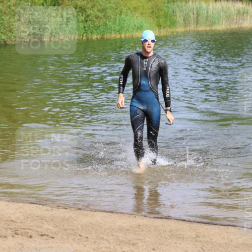 16.06.2024 - 26. Vierlanden-Triathlon Strokosch-Dieckow http://msf.ph/oto/6298523 16.06.2024 09:42:02 Schwimmen 147, 147 meine-sportfotos.de