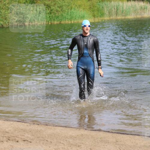 16.06.2024 - 26. Vierlanden-Triathlon Strokosch-Dieckow http://msf.ph/oto/6298556 16.06.2024 09:42:02 Schwimmen 147, 147 meine-sportfotos.de